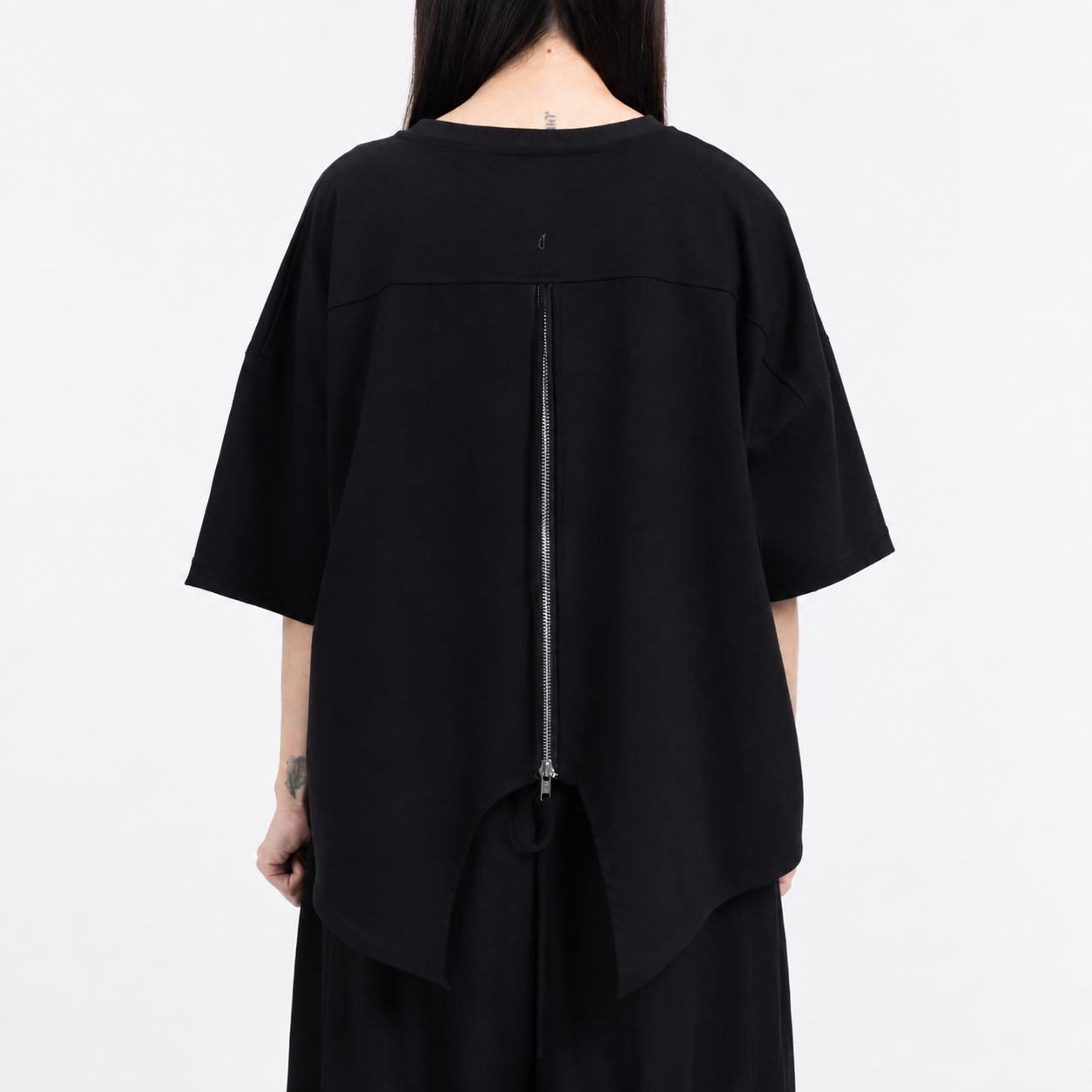 Atasan Wanita Basic dengan Zipper Hitam dan Putih - Euno - Basic Tops With Zipper Black and White - Image 3