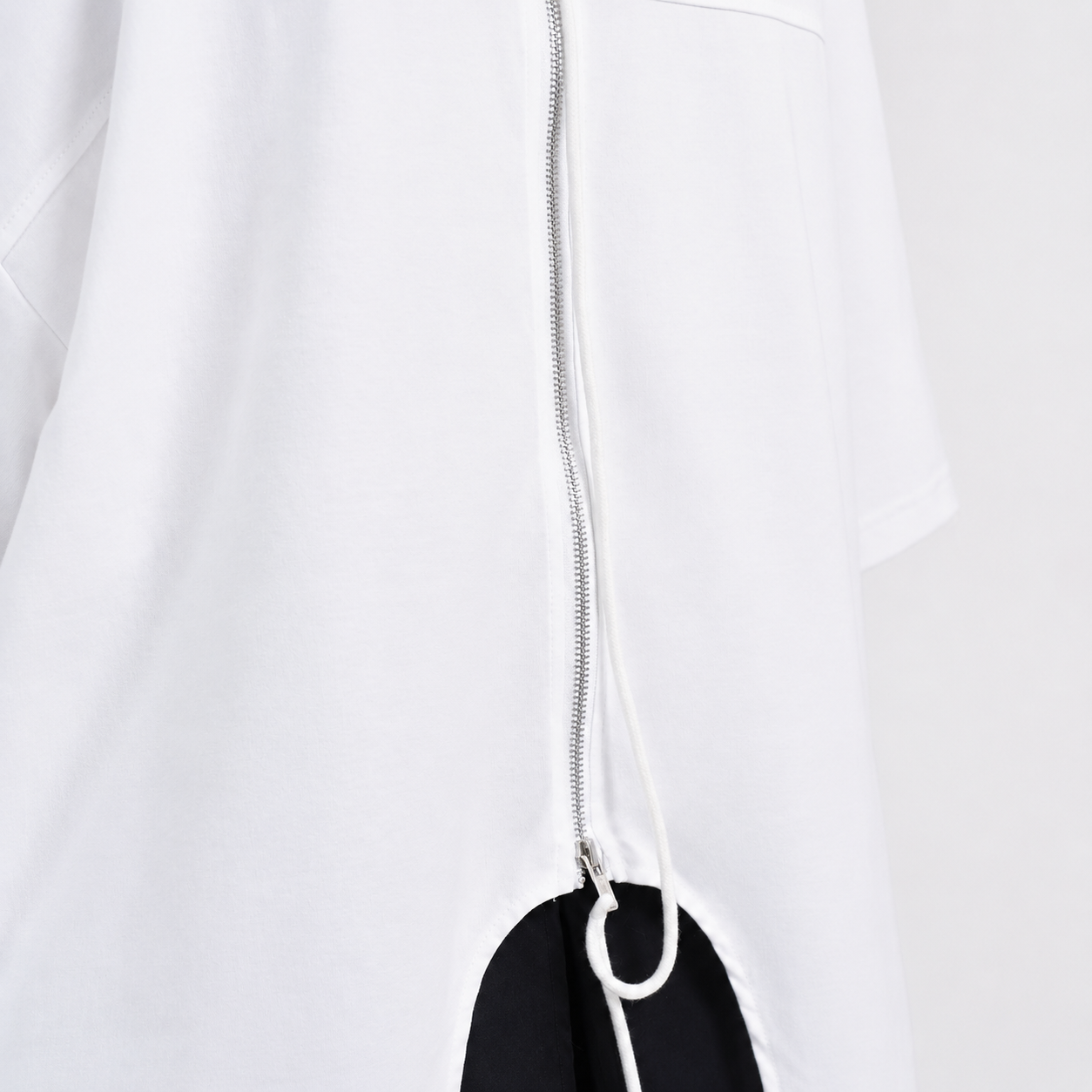 Atasan Wanita Basic dengan Zipper Hitam dan Putih - Euno - Basic Tops With Zipper Black and White - Image 7